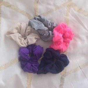 5 scrunchies